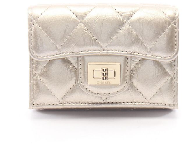 Carteira Chanel 2.55 Matelassé de três dobras Dourado