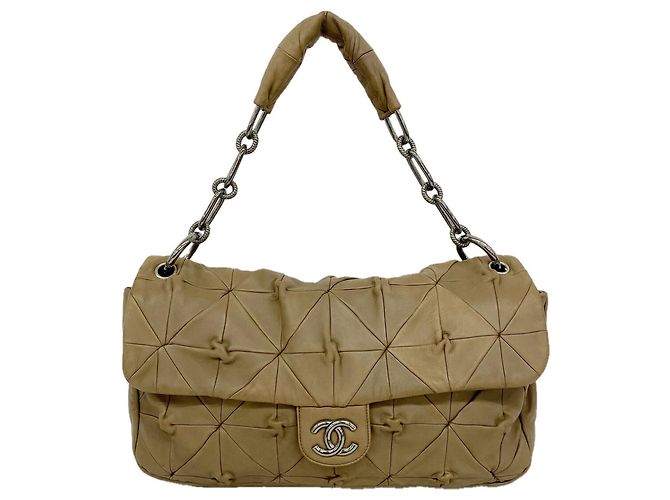 Borsa a tracolla Chanel in pelle d'agnello marrone