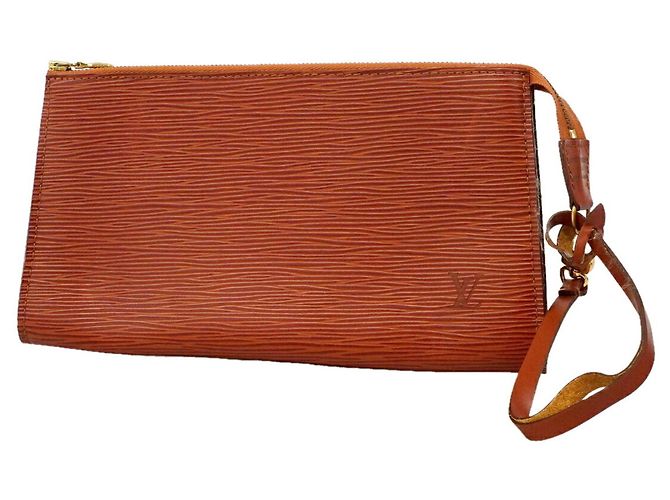 Louis Vuitton Epi Pochette Accessoires Pouch Castaño