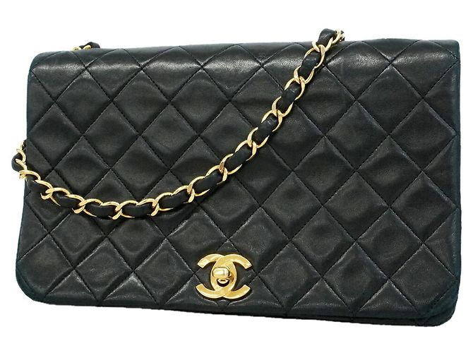 Bolsa de Ombro com Corrente Chanel Matelassé Preto