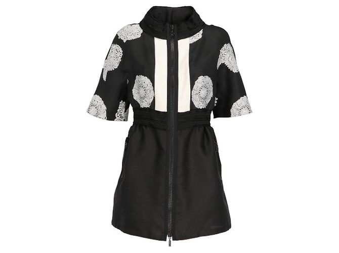 Robe Moncler en soie noire et blanche brodée fleurs