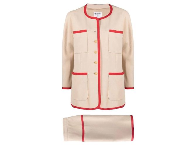 Conjunto Chanel de lã bege com acabamento vermelho