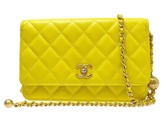 Chanel Pearl Crush Wallet on Chain em pele de cordeiro acolchoada Amarelo