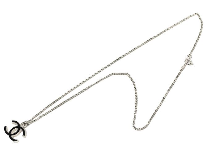 Chanel CC Anhänger-Halskette aus Messing und Emaille in Schwarz