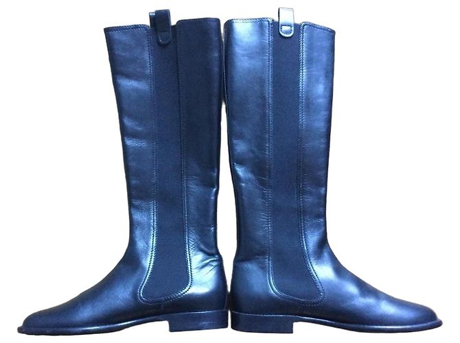 Botas altas Chanel em couro preto