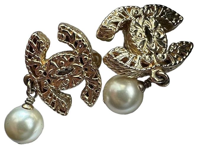 Boucles d'oreilles Chanel CC Logo et Perles Doré