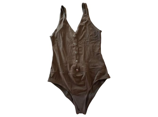 Traje de baño de una pieza Chanel con botones logo CC Castaño