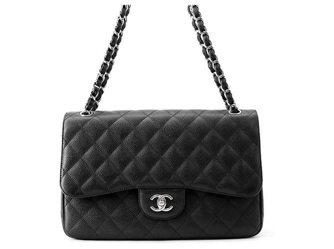 Bolsa de Ombro com Corrente Chanel em Pele de Bezerro Grão Preto