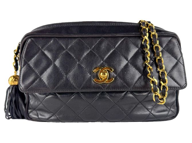 Borsa a tracolla Chanel in pelle d'agnello nera Nero