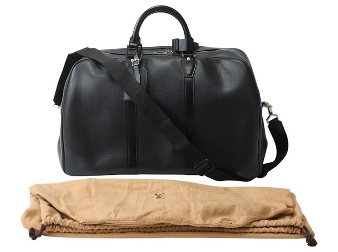 Bolsa Boston Louis Vuitton em couro Taiga Preto