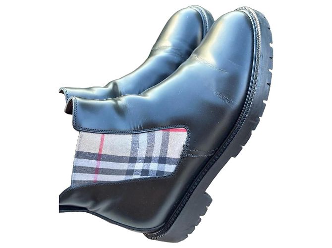 Botas Chelsea de cuero negro con Burberry Check