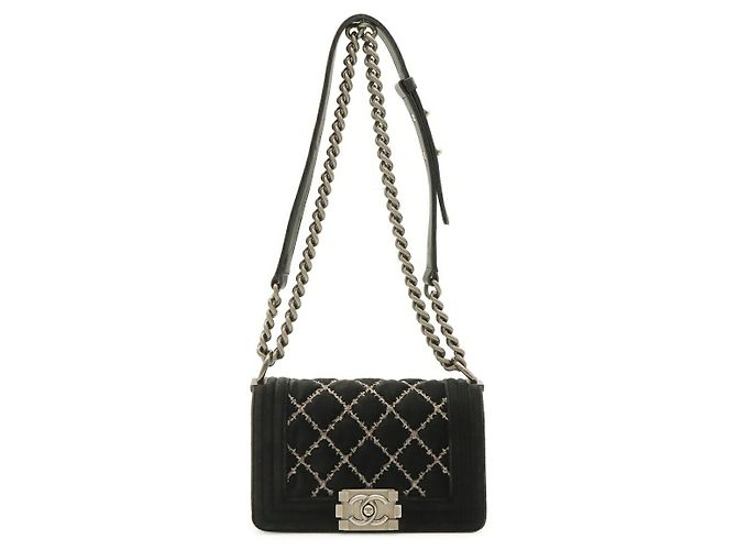 Borsa a tracolla con catena Chanel Boy Matelassé Nero