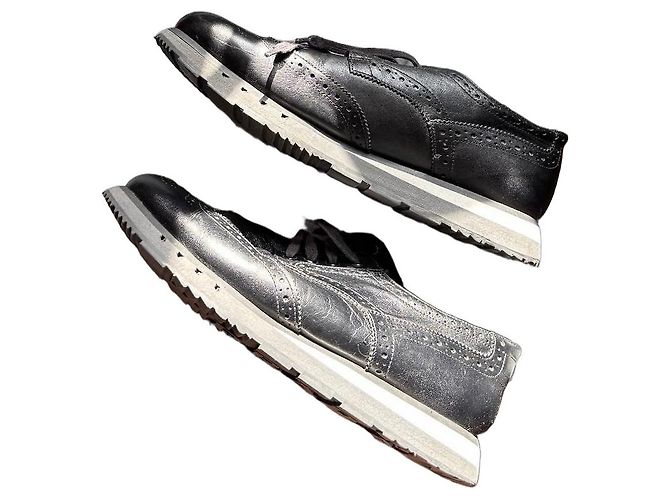 Prada Brogues in pelle nera con suola spessa Nero