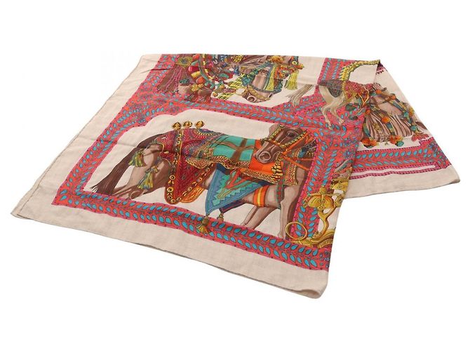 Hermès Lenço Hermes Carre Geant 140 La Danse du Cheval Marwari Marrom Multicor Bege