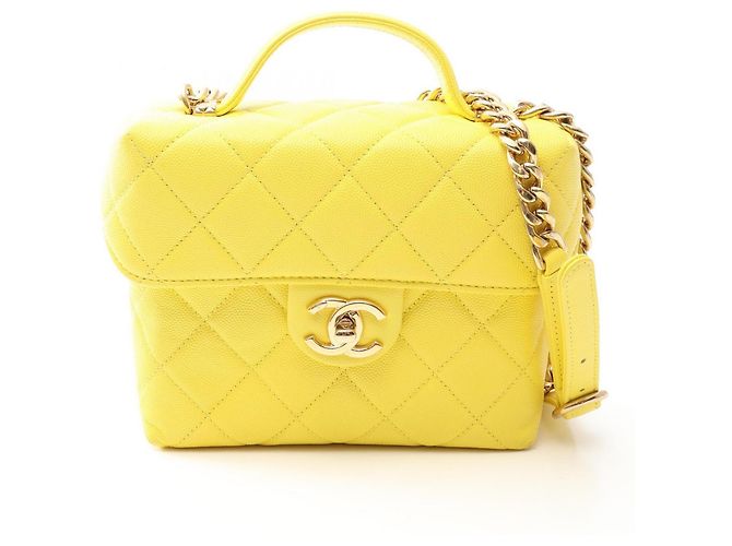 Picca borsa vanity Chanel Matelassé in giallo