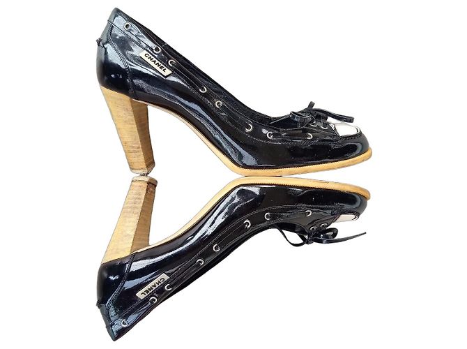 Chanel Lackleder Pumps Schwarz Weiß