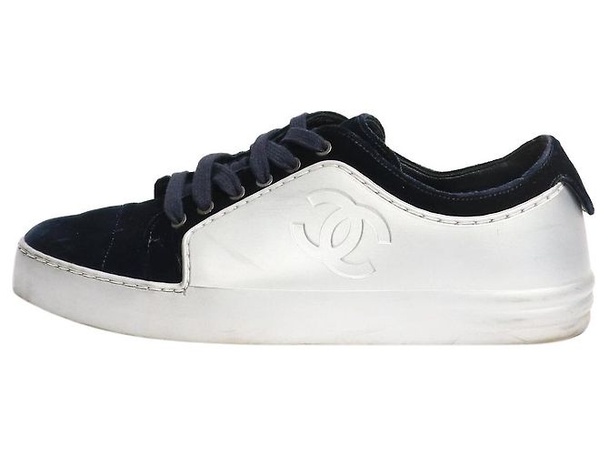 Chanel CC-Sneaker in Silber mit blauem Samtbesatz - size EU 37