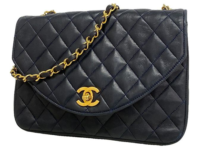 Borsa a tracolla con catena Chanel Matelassé Nero