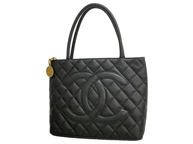 Saco Tote Chanel em couro de bezerro granulado preto