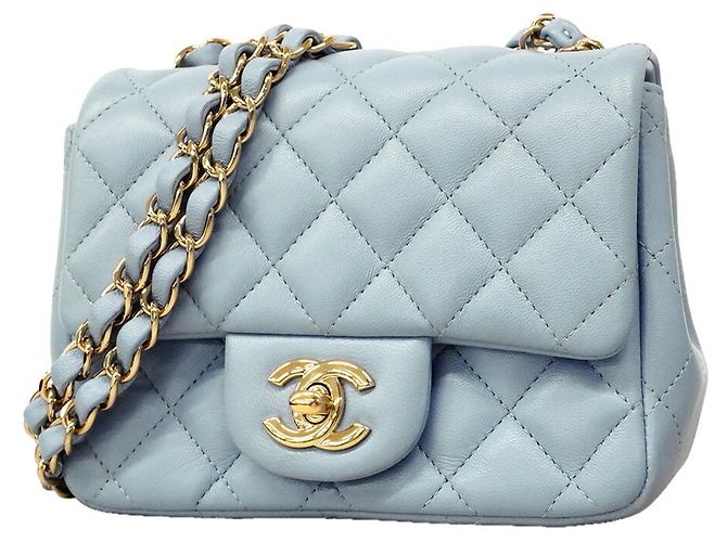 Bolsa de Ombro Chanel Mini Matelassé com Corrente Azul claro