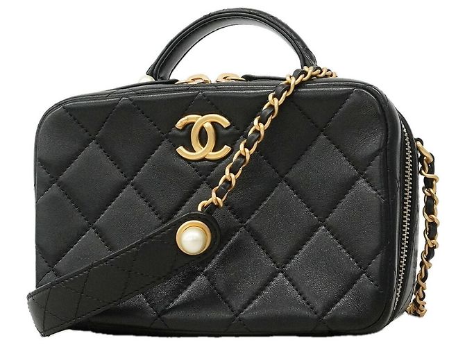 Borsa Vanity Chanel in pelle d'agnello matelassé nera Nero