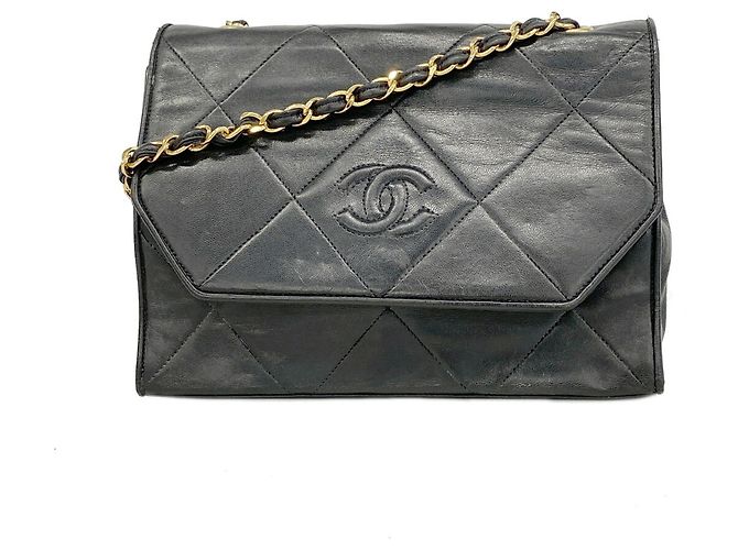 Bolsa de Ombro com Corrente Chanel Matelassé Preto