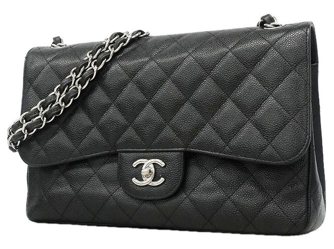 Bolsa de ombro Chanel em couro de bezerro granulado preto