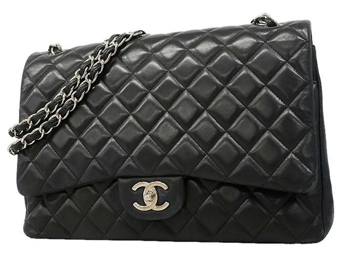 Timeless Borsa a tracolla Chanel in pelle d'agnello nera Nero