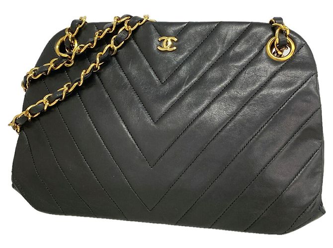 Borsa a tracolla Chanel in pelle d'agnello nera Nero