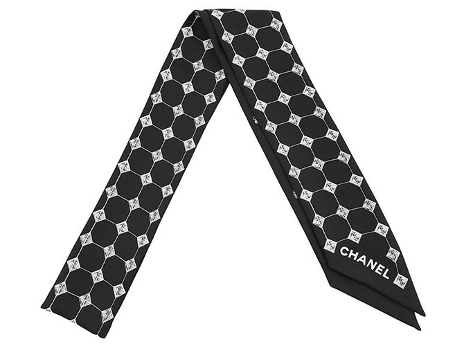 Lenço de seda Chanel preto e branco