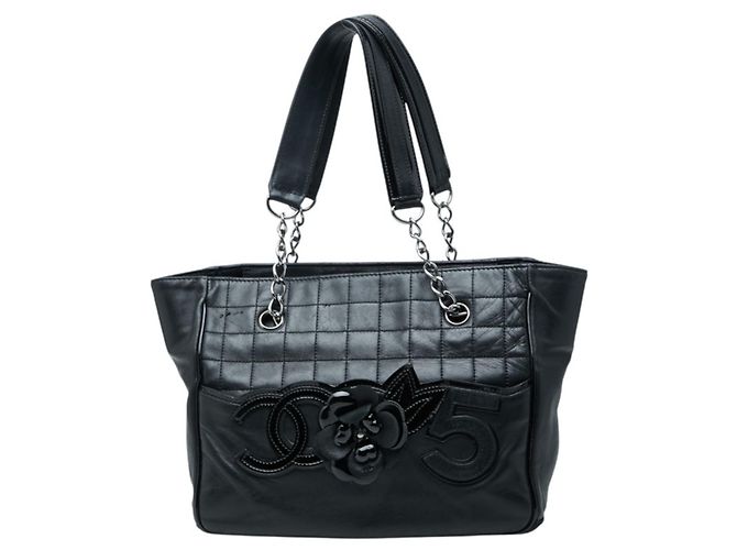 Chanel Coco Mark Camellia Chocolate Bar Chain Tote Bag Schwarz
