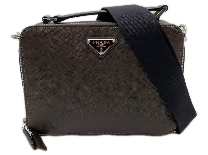 Bolsa de Ombro PRADA em Couro Saffiano Brick Marrom