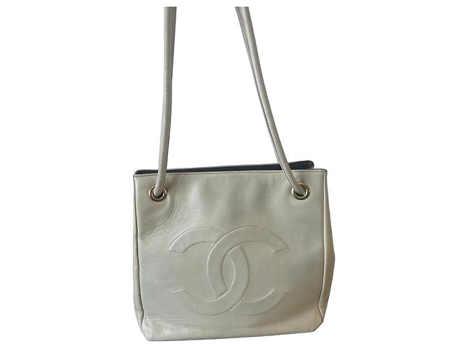 Saco Cabas Chanel em Couro Ecru Branco