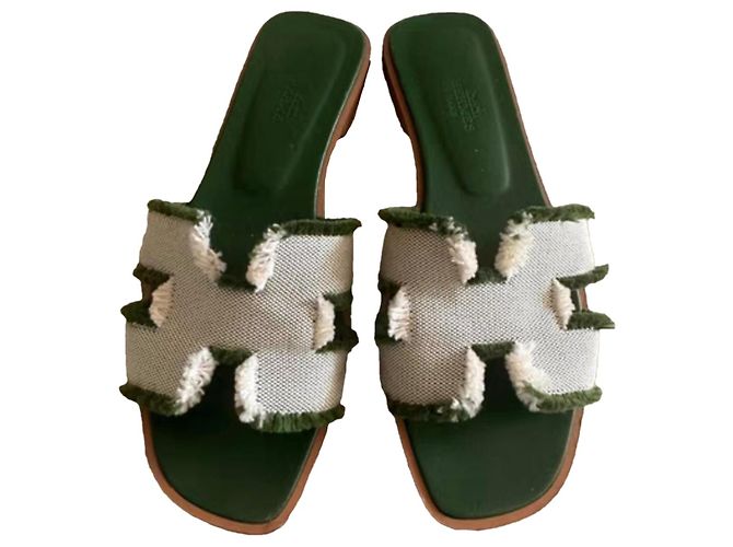 Hermès Oran Sandalen Leder Grün