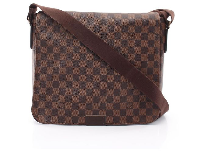 Bolsa de Ombro Louis Vuitton District MM Damier Ebene Marrom
