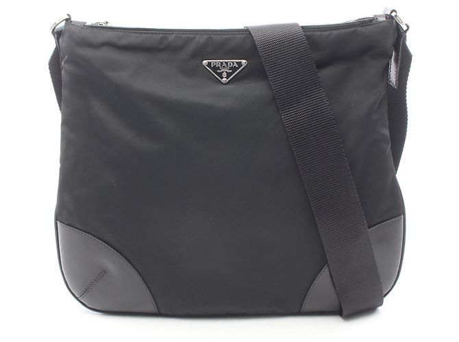 Bolsa de Ombro Prada Triangle Logo Preto