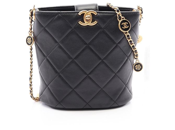 Borsa a secchiello Chanel Matelassé in pelle di agnello nera Nero