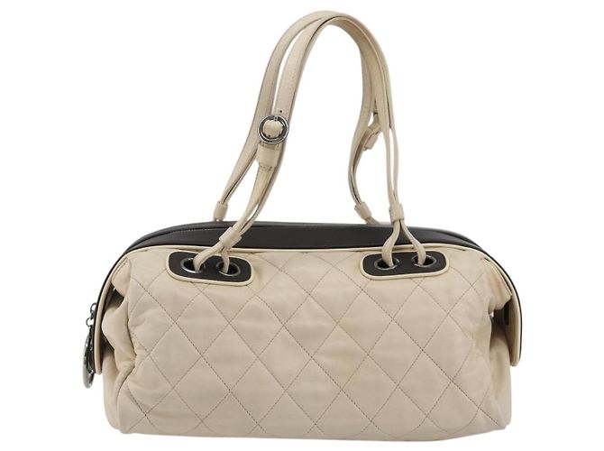 Chanel Sport Line Bowler em couro acolchoado Bege