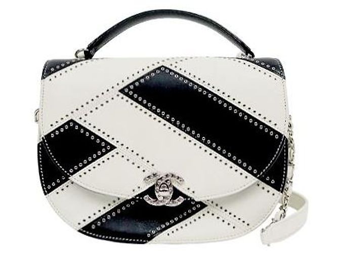 Chanel Borsa crossbody trapuntata in pelle bianca e nera Multicolore
