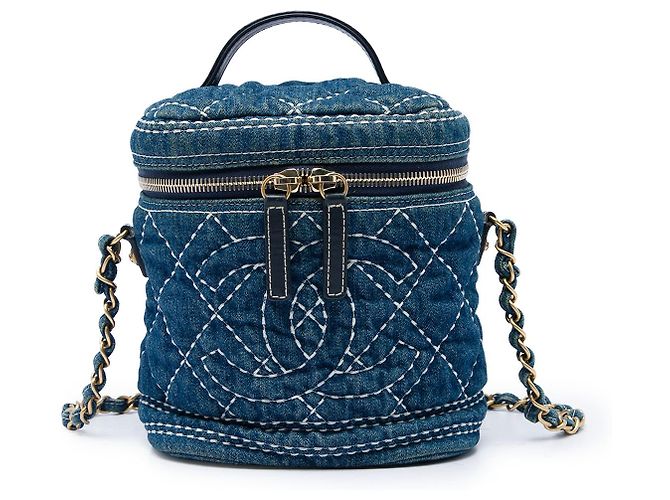 Chanel Blue CC Quilted Denim Trip Vanity Case mit Kette Blau