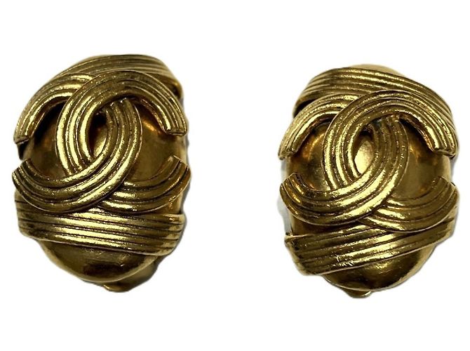 Brincos de pressão Chanel em liga dourada Dourado