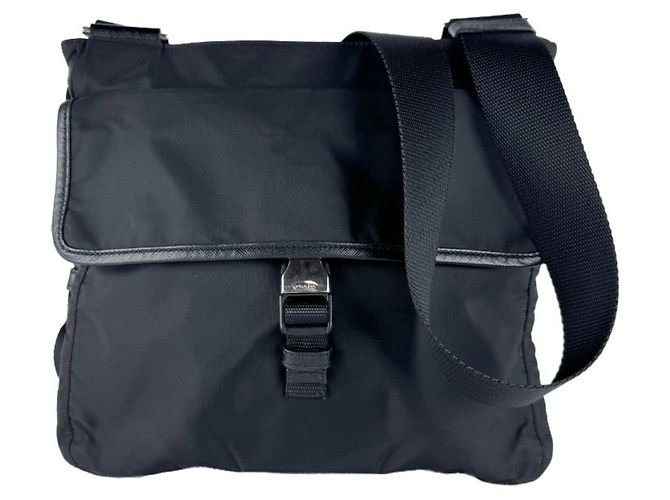 Prada Nylon Schultertasche Schwarz