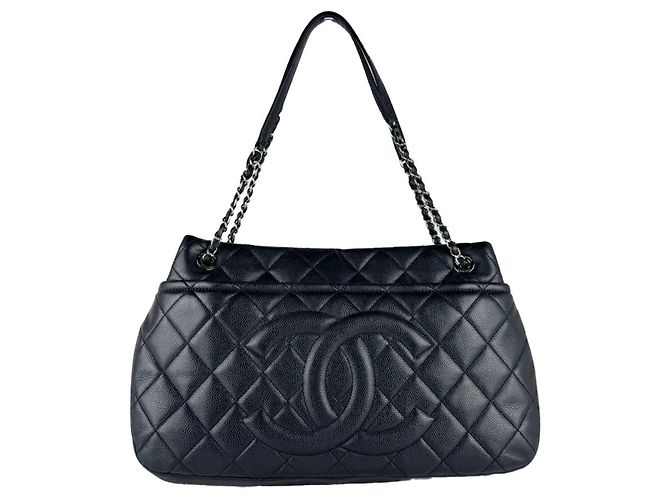 Timeless Borsa a tracolla Chanel in vitello martellato nero