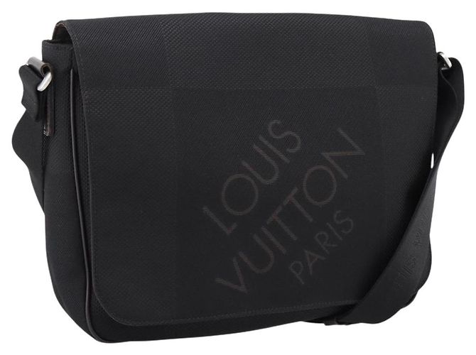 LOUIS VUITTON Damier Geant Petit Message Shoulder Bag Black M93618 Auth ka6081 Preto