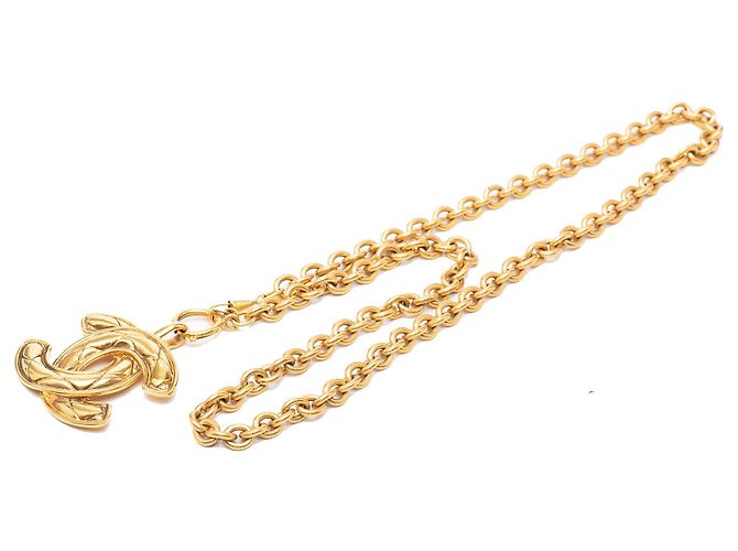 Colar com pingente acolchoado Chanel CC banhado a ouro Dourado