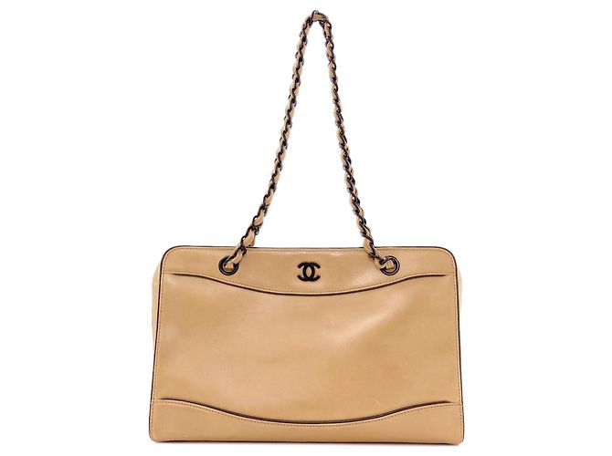 Saco Tote com Corrente Chanel em pele de vitela bege
