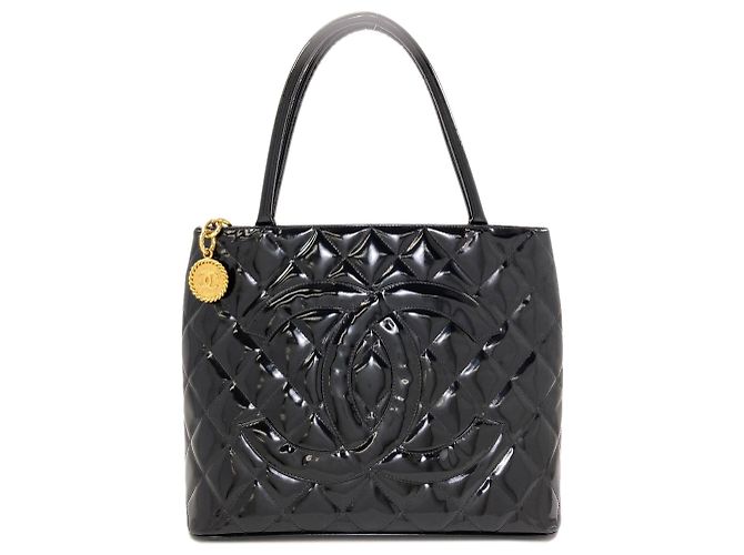Saco Tote Chanel Reissue com ferragens douradas Preto