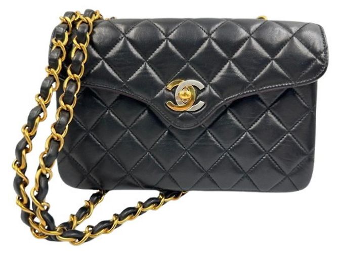 Borsa a tracolla Chanel Matelassé 18 Nero