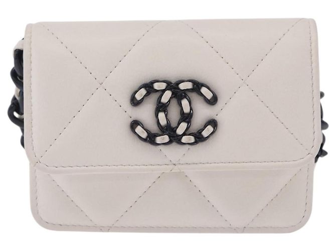 Cinto Porta-moedas com Aba Chanel 19 em pele de cordeiro acolchoada Branco
