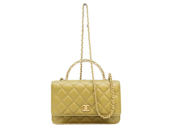Bolso de hombro Chanel de piel de cordero acolchada caqui